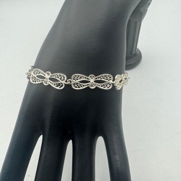 Silver Tone  Butterfly Link Pattern Filigree Bracelet 7 Inches Delicate Design - Picture 2 of 5
